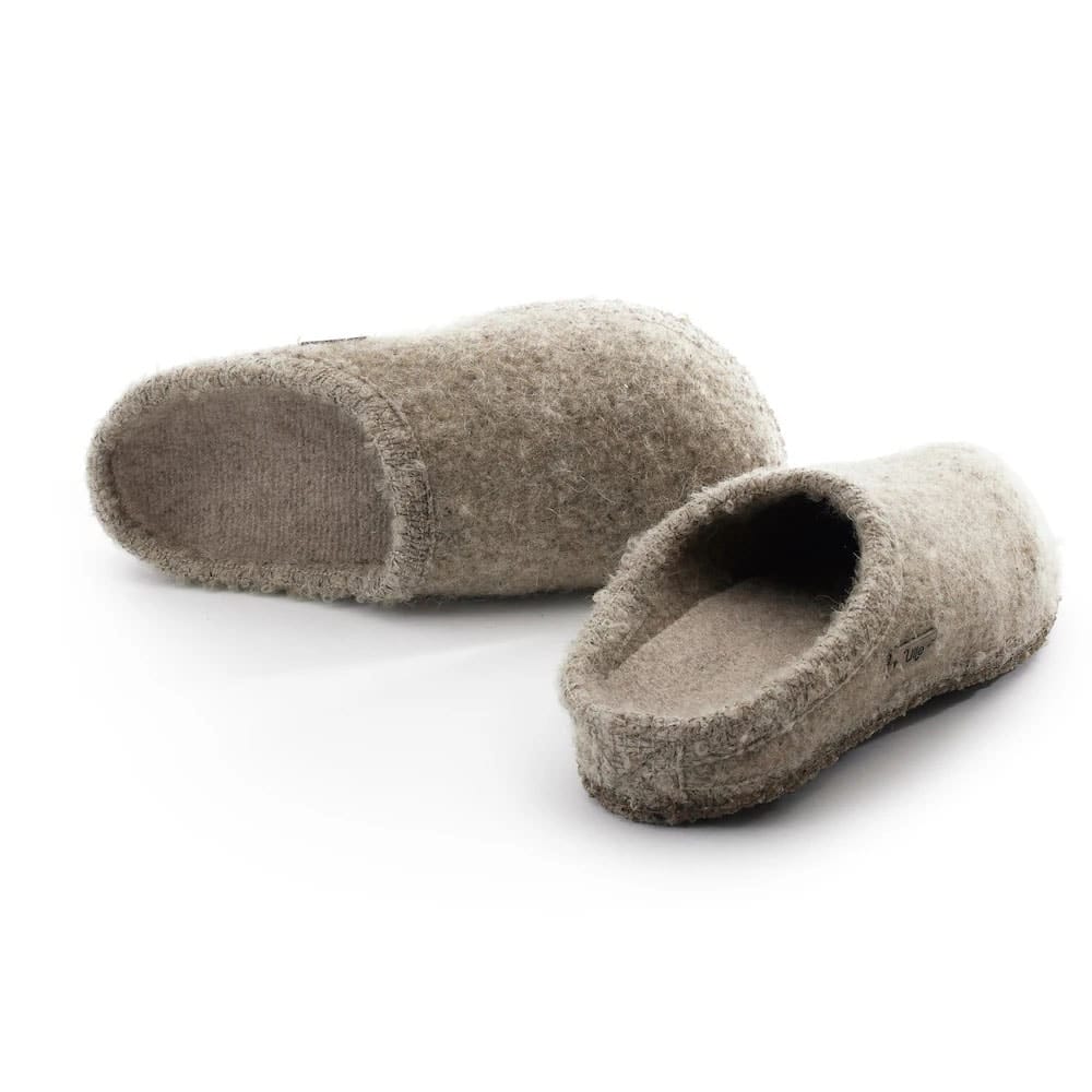 Kaksi paria mukavia Ulle Mohair Seamless -tossuja