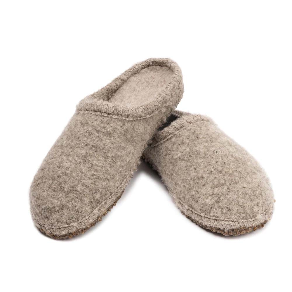 Pari mukavia ja tyylikkäitä Ulle Mohair Seamless -tossuja