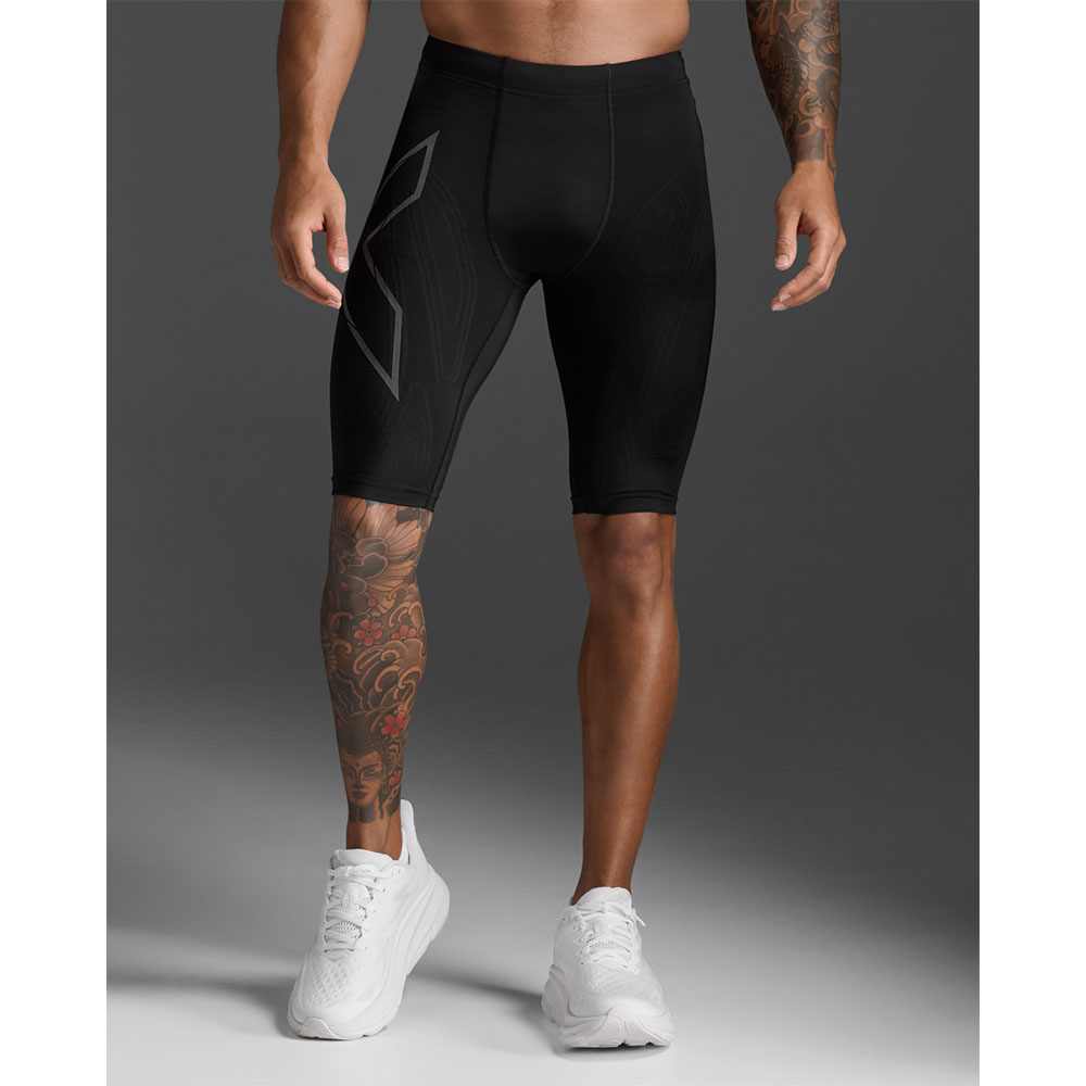 2XU Light Speed Compression Shorts (miehet) mustana