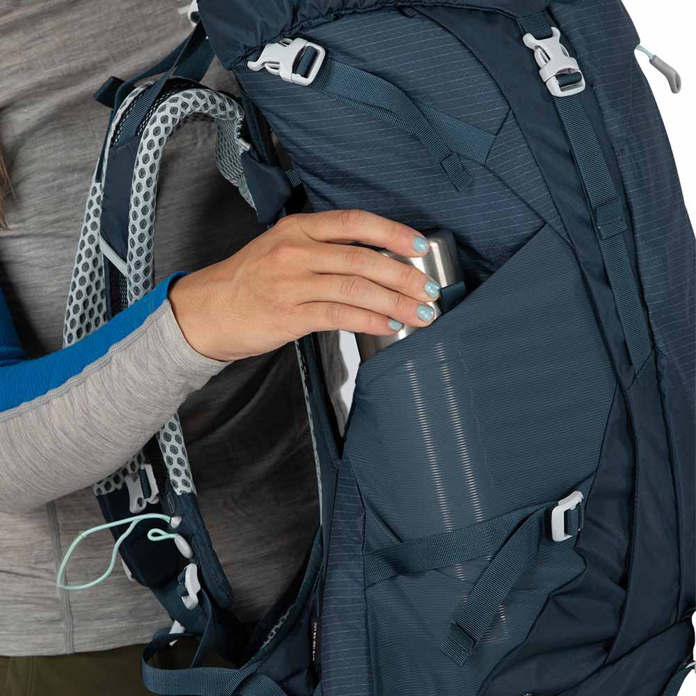 Osprey Sirrus 44L vaellusrinkan (naiset) vesipullotasku