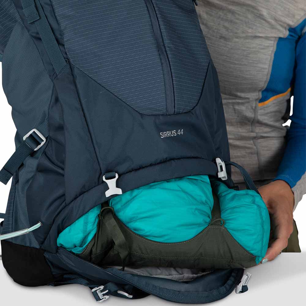 Osprey Sirrus 44L vaellusrinkan (naiset) alataskku
