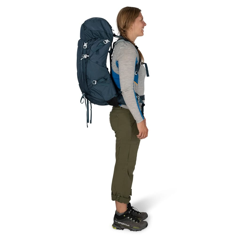 Osprey Sirrus 44L vaellusrinkka (naiset) mallilla – sivusta