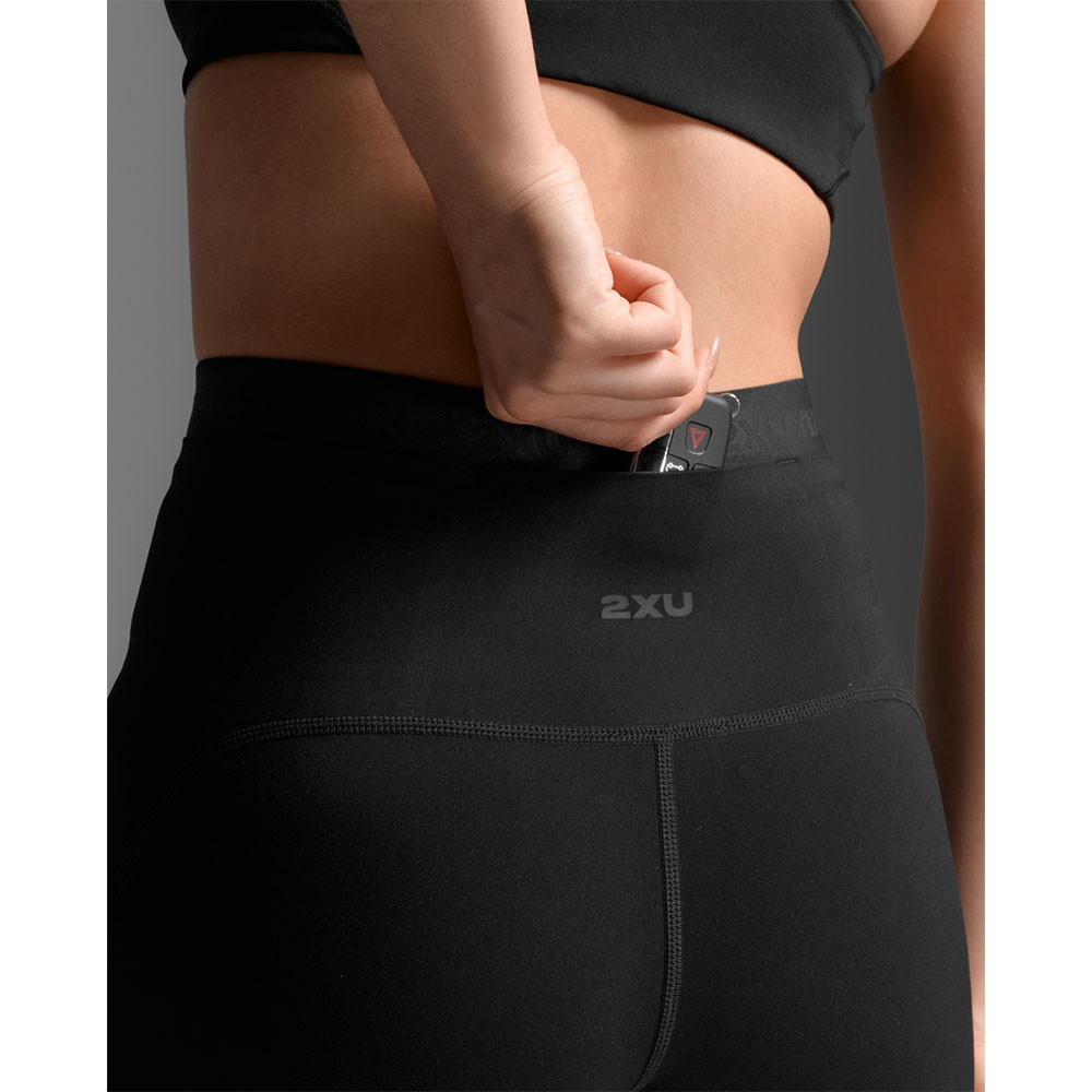 2XU Form Stash Hi-Rise Compression 6 inch Shorts (naiset) mustana