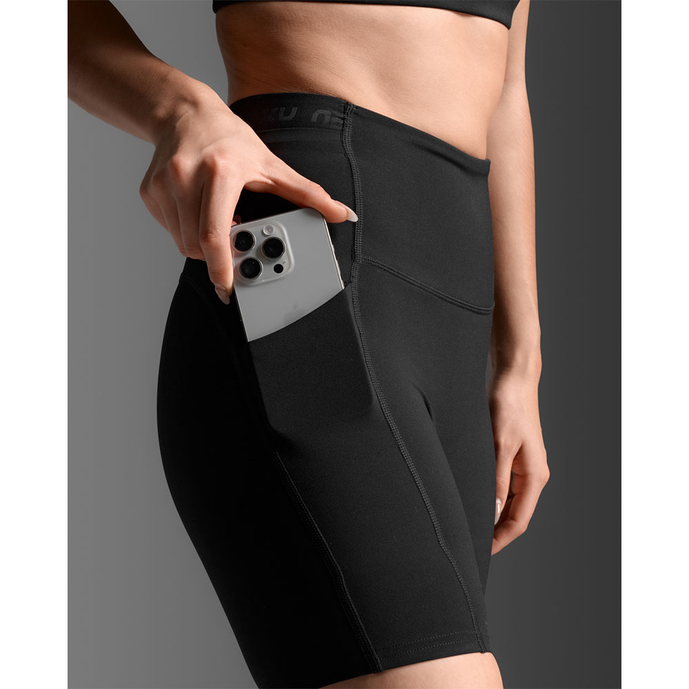 2XU Form Stash Hi-Rise Compression 6 inch Shorts (naiset) mustana