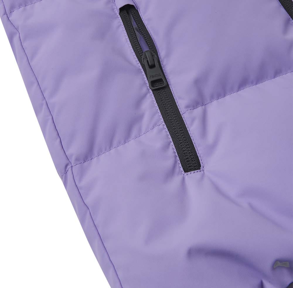 Lähikuva Down jacket, Paimion taskusta