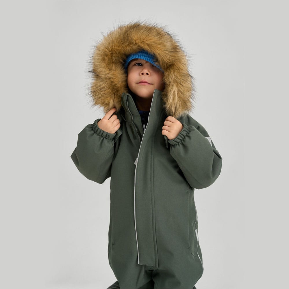 vihreä Reima Reimatec winter overall Trondheim talvihaalari (lapset) lapsella päällä