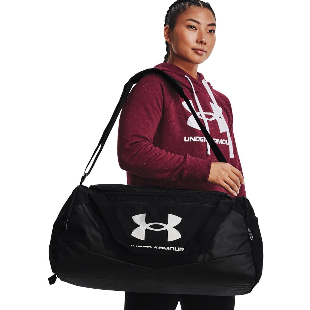 Under Armour Undeniable 5.0 Medium 58L treenilaukku (unisex) mallin mukana