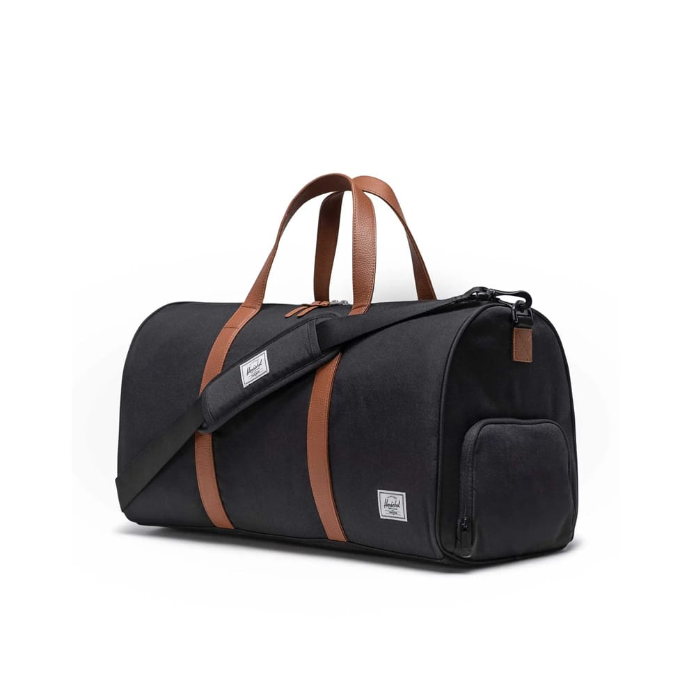 Herschel Novel Duffle 43 L laukku (unisex) viistosti edestä