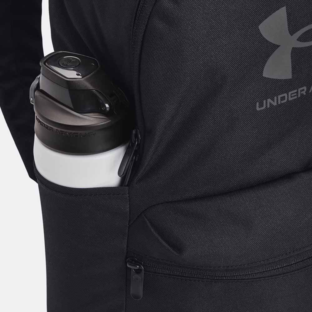 sivutasku Under Armour UA Essential Lite Backpack arkireppu (unisex) -reppussa