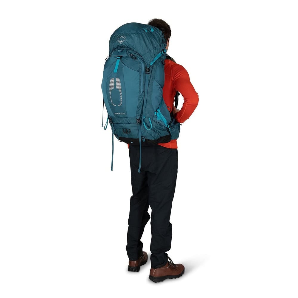 Osprey Atmos AG 65L lett tursekk (herr) - på en modell