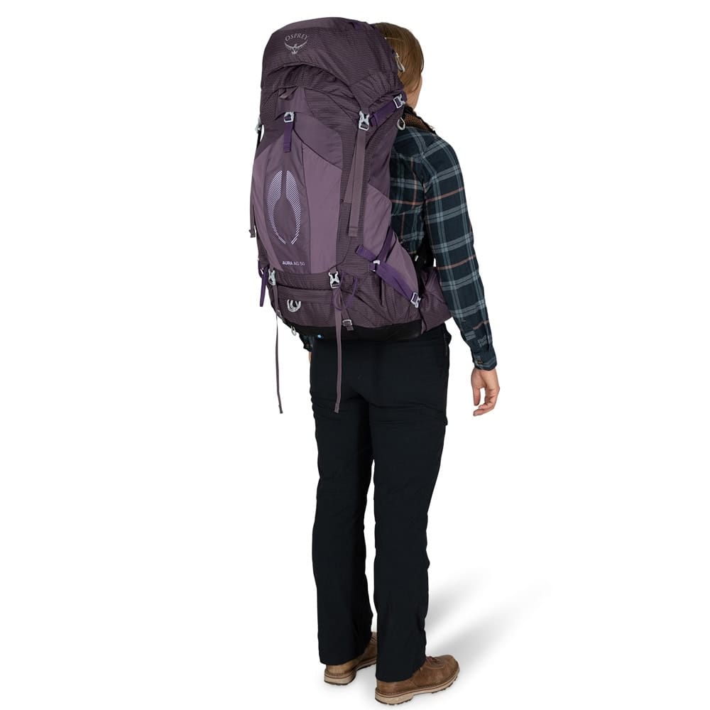 lett og praktisk Osprey Aura AG 50L turryggsekk (dame) på en modell