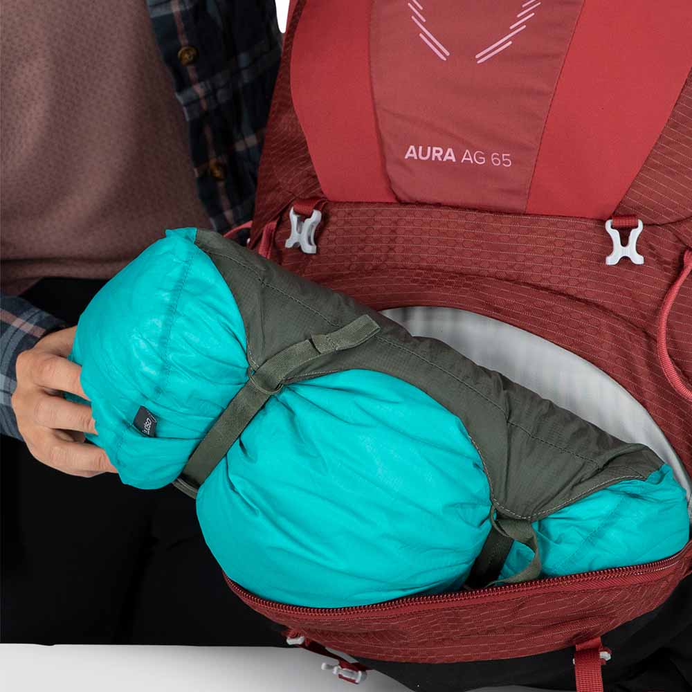 En godt pakket lettvekts Osprey Aura AG 65L turryggsekk (dame)