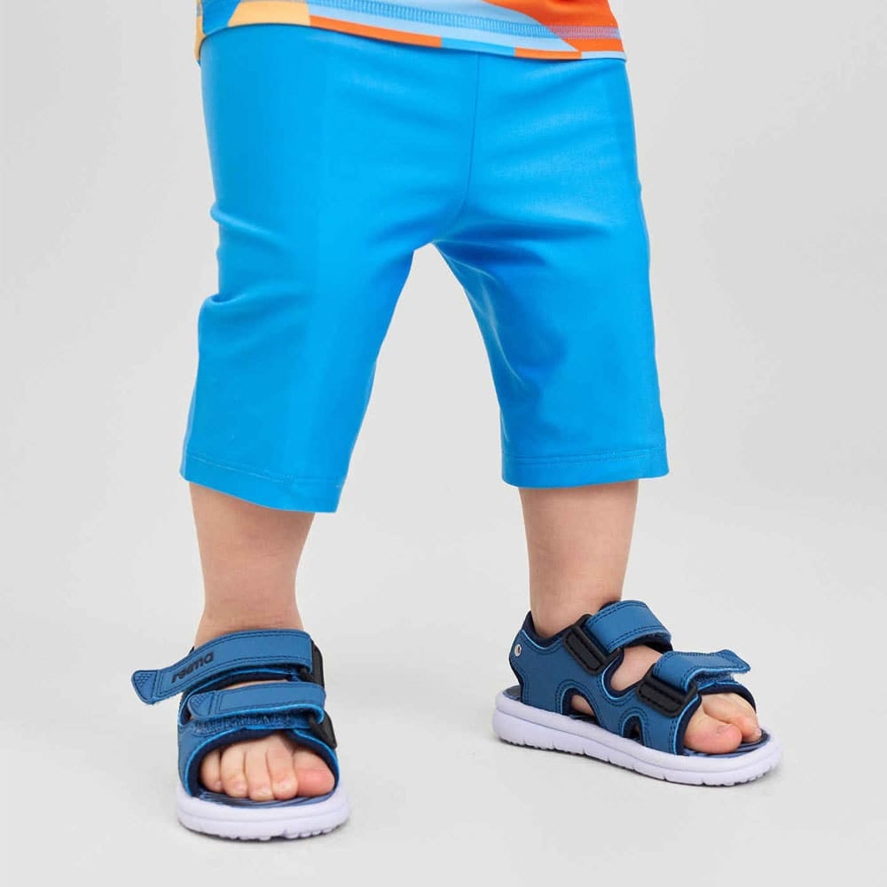 ET BARN HAR PÅ SEG Reima Sandals Bungee sommersandaler (barn)