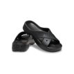 to stykker svarte Crocs Classic Cross Strap sandaler (dame)