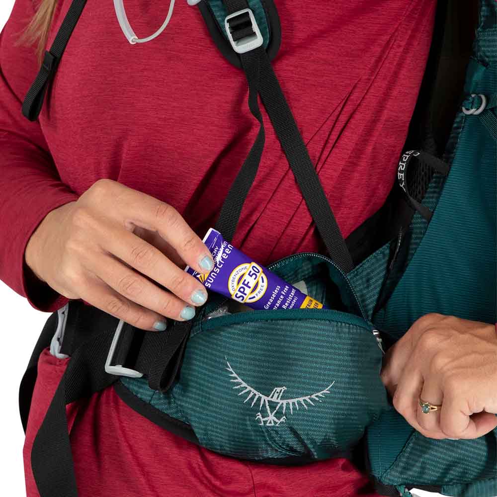 frontlomme på Osprey Eja 48L tursekk (dame)