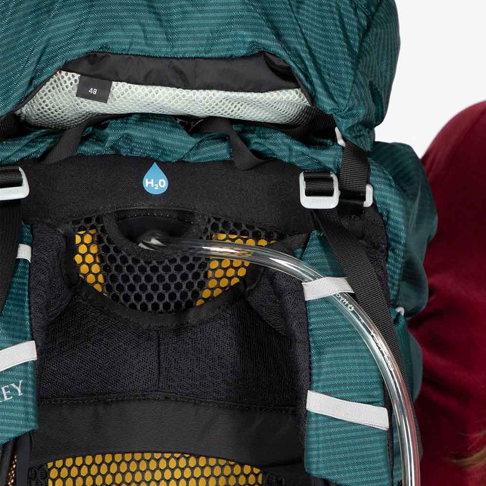væskesystemlomme på Osprey Eja 48L tursekk (dame)