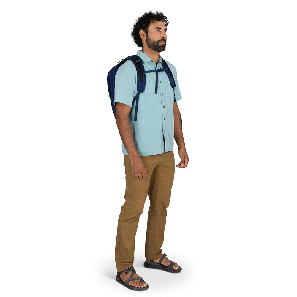 Osprey Farpoint 70 blå på modell