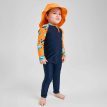 en oransje Reima Sunhat Rantsu solhatt (barn) på et barn