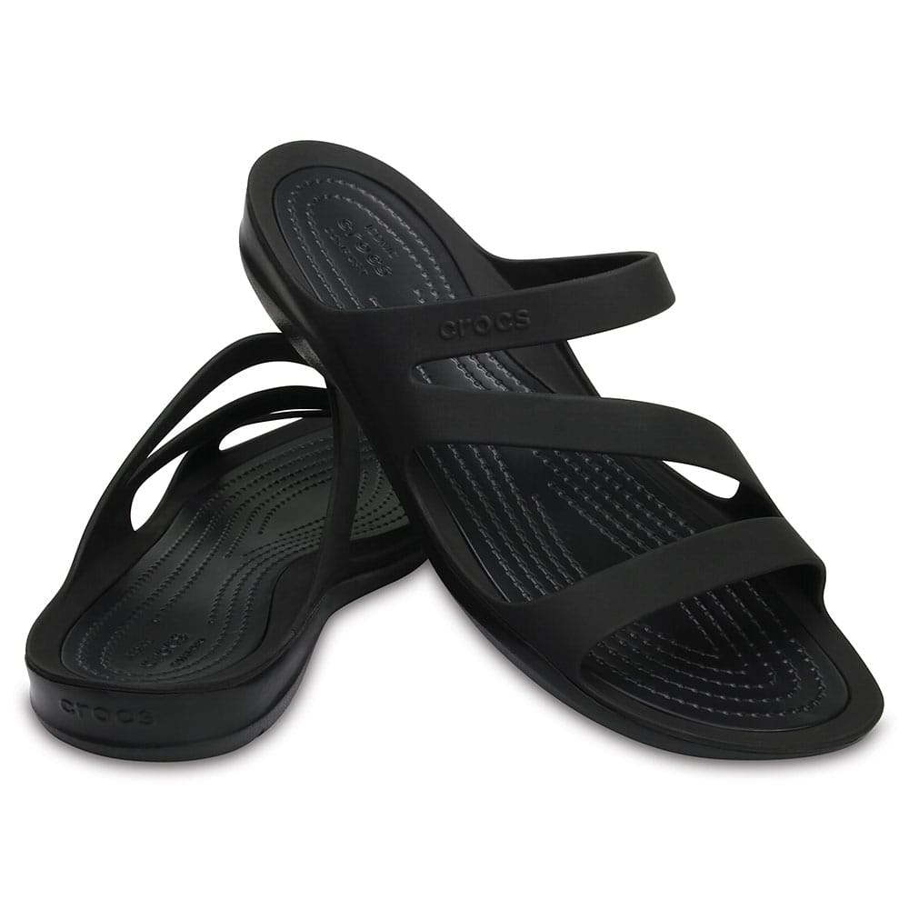 Crocs Women's Swiftwater Sandal (dame) i svart.