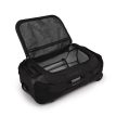 en Osprey Transporter Wheeled Duffel 90L reisebag (unisex) med åpent lokk