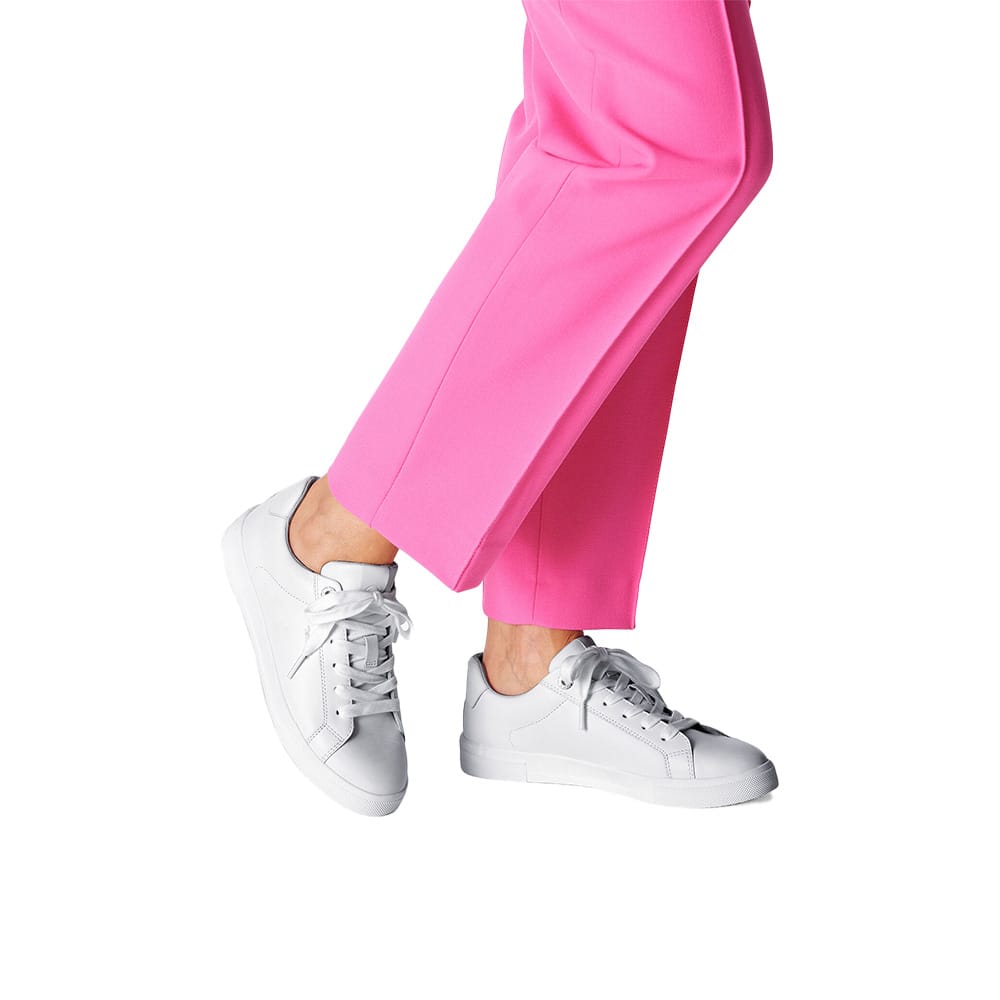 en modell bærer Tamaris 1-23622-42 (dame)