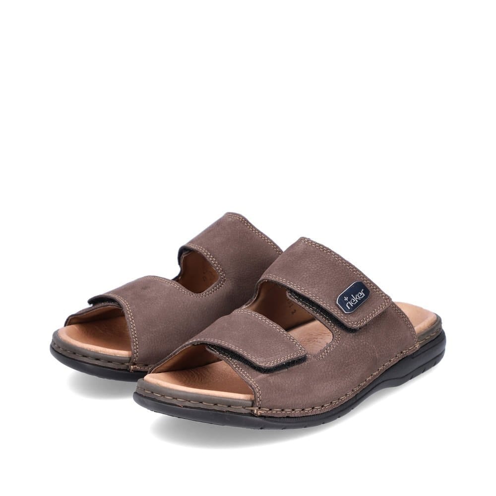 Ett par En lette og luftige Rieker 25590-25 sandaler (herre)