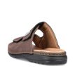 Bakside hæl av En lett og luftig Rieker 25590-25 sandaler (herre)