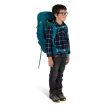 et barn bærer Osprey Ace 38L vandreryggsekk (barn)