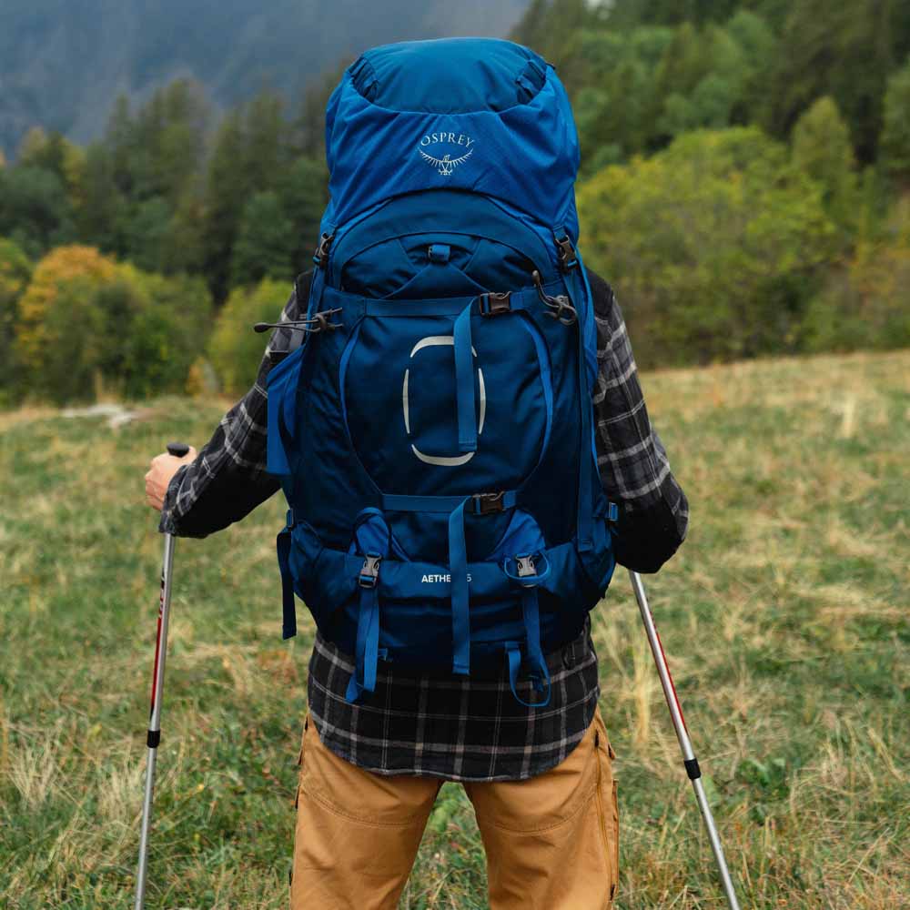 Osprey Aether 65L tursekk (herre) på en modell
