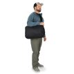 Osprey Aoede Briefpack 22L hverdagsveske (unisex) på en modell som en skulderveske