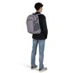 en modell bærer Osprey Axis hverdagsryggsekk (unisex)