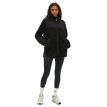 Röhnisch Phoebe Pile Jacket fleecejakke (dame) på en modell.