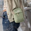 en grønn Osprey Arcane Small Crossbody skulderveske (unisex)