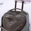 DETALJER PÅ EN Osprey Sojourn™ Wheeled Travel Pack 60L koffert (unisex)