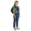 Osprey Metron Messenger 18 sykkelveske (unisex) (2025) på en kvinnelig modell