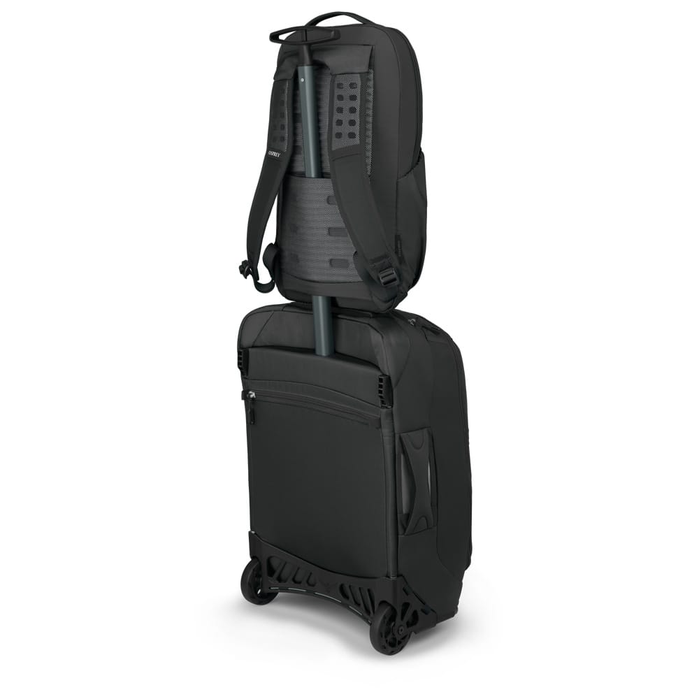 en trolley samt en Osprey Ozone Slim Pack reiseryggsekk (unisex)
