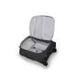 en åpnet Osprey Ozone 2-Wheel Carry-On 40L reisekoffert (2025) (unisex)