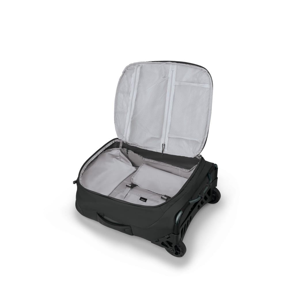 en åpnet Osprey Ozone 2-Wheel Carry-On 40L reisekoffert (2025) (unisex)