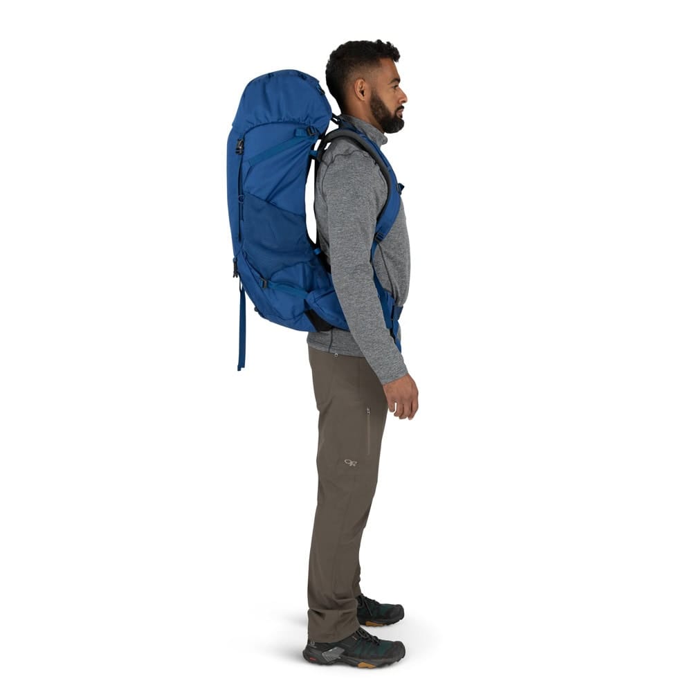 Osprey Rook 50L tursekk (herre) på en modell