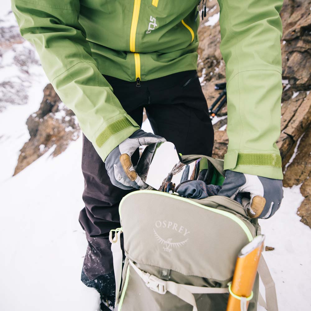 topplokk av Osprey Soelden 25 skisekk (unisex)