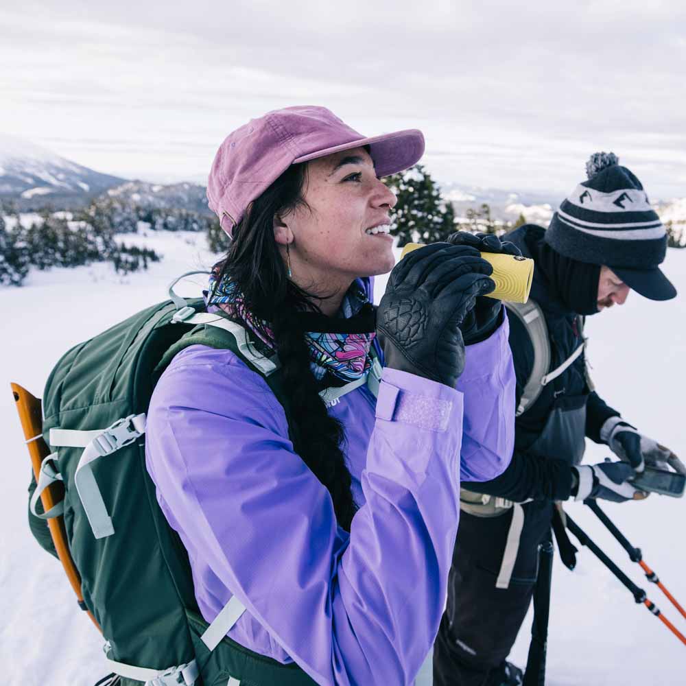 Osprey Sopris 25 skisekk (dame) på en modell