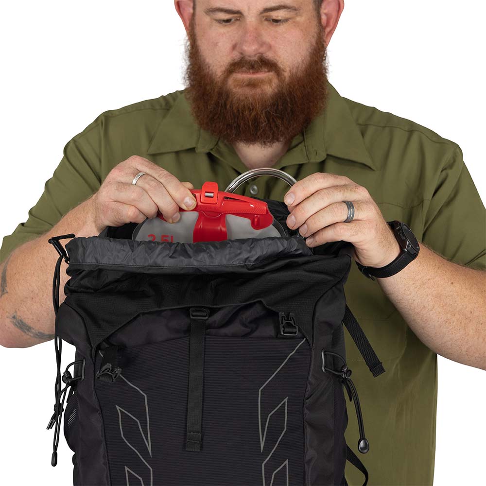 væskeblære i Osprey Talon 33L Extended Fit dagsryggsekk (herre)