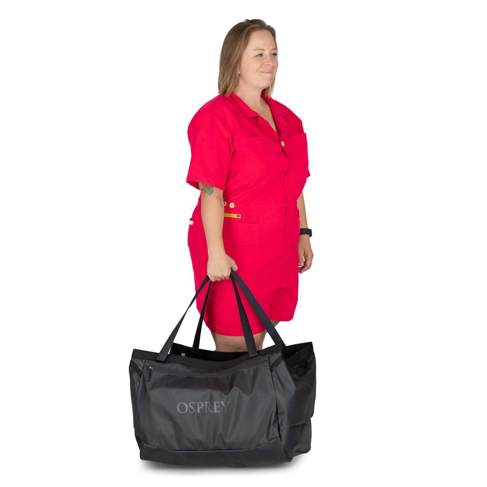 en Osprey Transporter Gear Tote 60L bag (unisex) som bæres som veske
