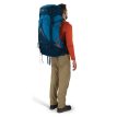 Osprey Atmos AG LT 65 tursekk (herre) på en modell