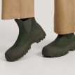 en modell bærer Tretorn Garpa robuste gummistøvler (unisex)