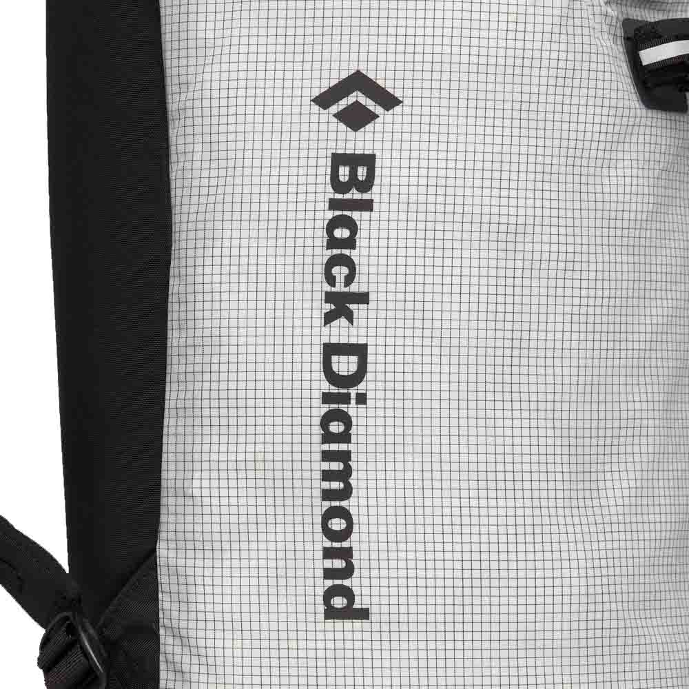 Black Diamond-logo på Black Diamond Blitz 20L ryggsekk