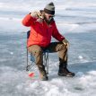 en mann har på seg Keen Revel IV High Polar vinterstøvler (herre)