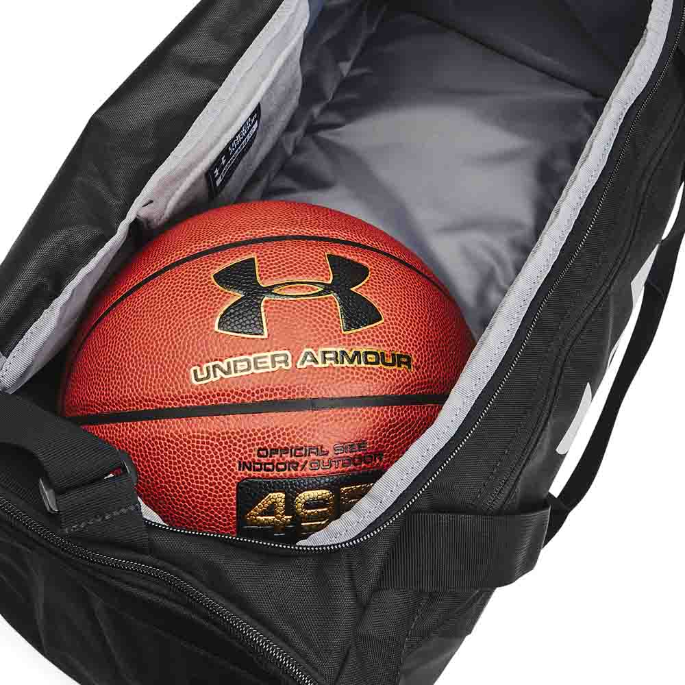en åpen Under Armour Undeniable 5.0 Small treningsbag (unisex)