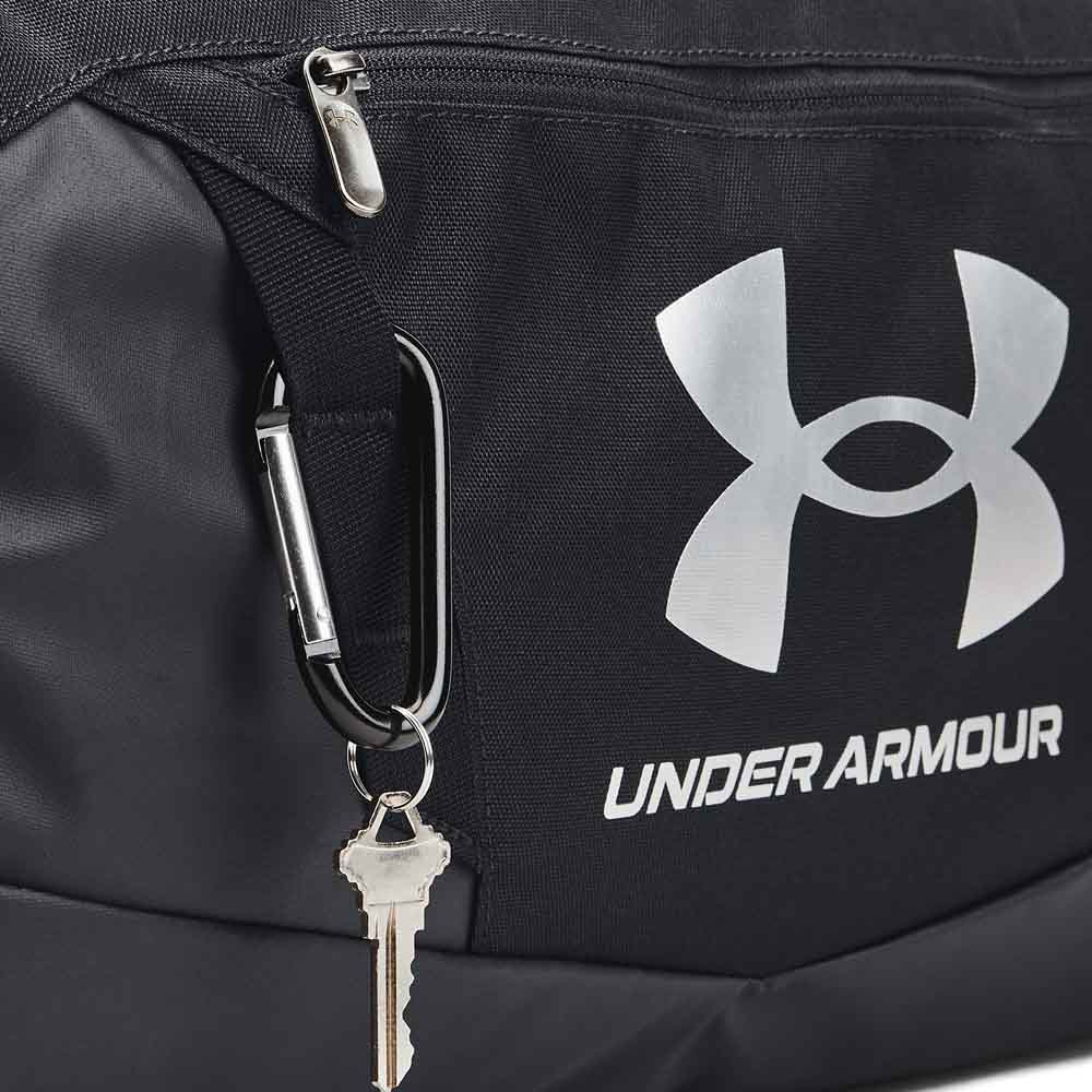 logo på Under Armour Undeniable 5.0 Small treningsbag (unisex)